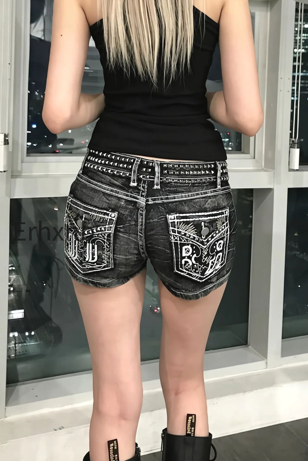chic-retro-destroyed-embroidered-rivet-denim-shorts