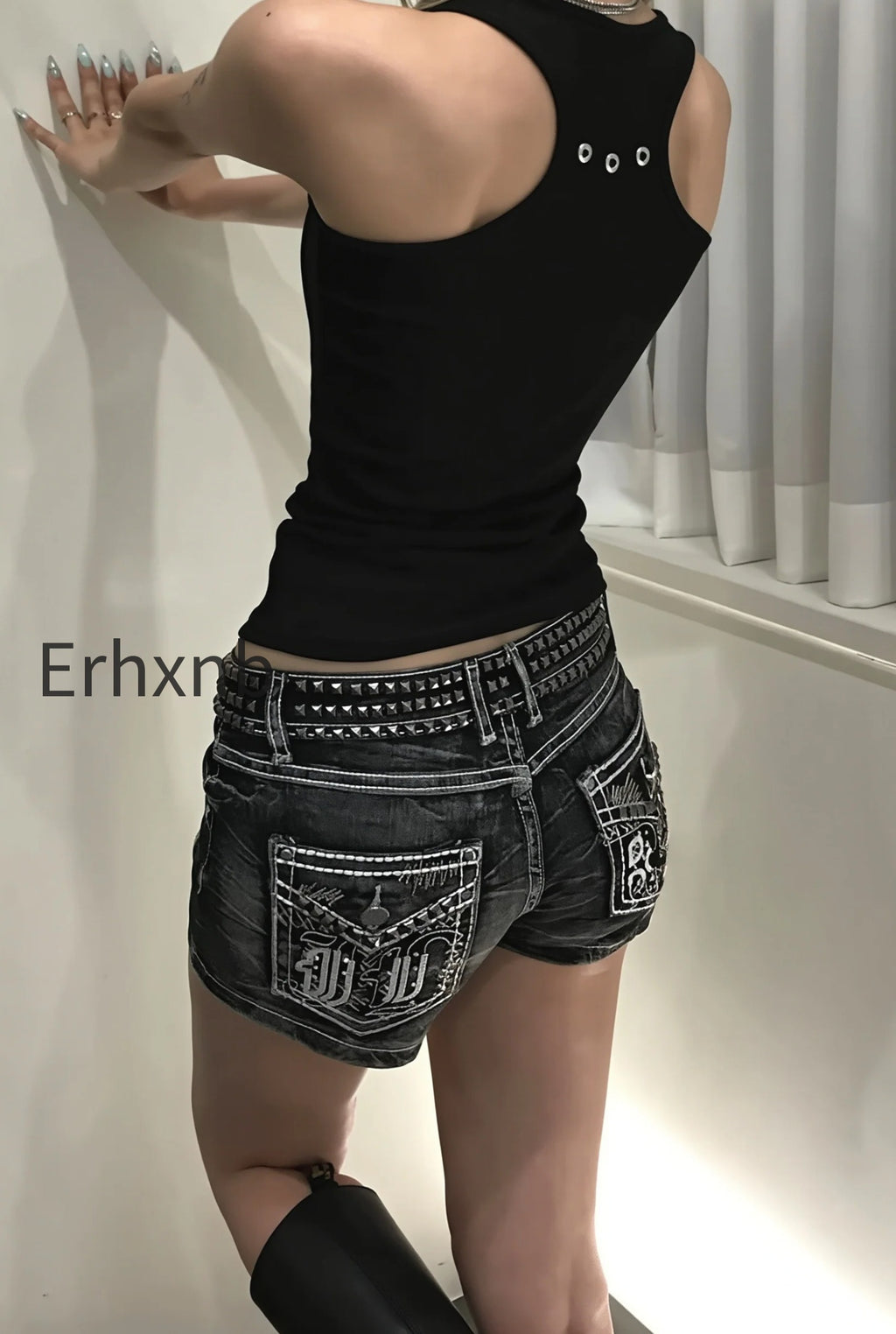 chic-retro-destroyed-embroidered-rivet-denim-shorts